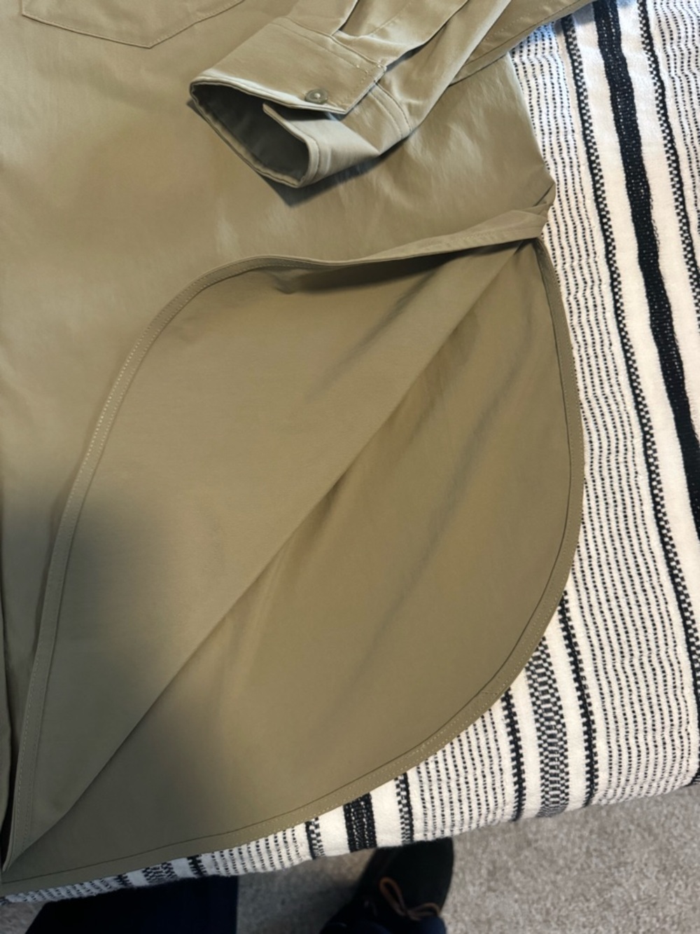 NWT Athleta Midday Relaxed Shirt in Light Olive Green size Large L - Picture 7 of 8